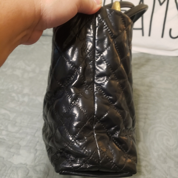 CHANEL Paris-Bombay Stingray Tote - Picture 13 of 17